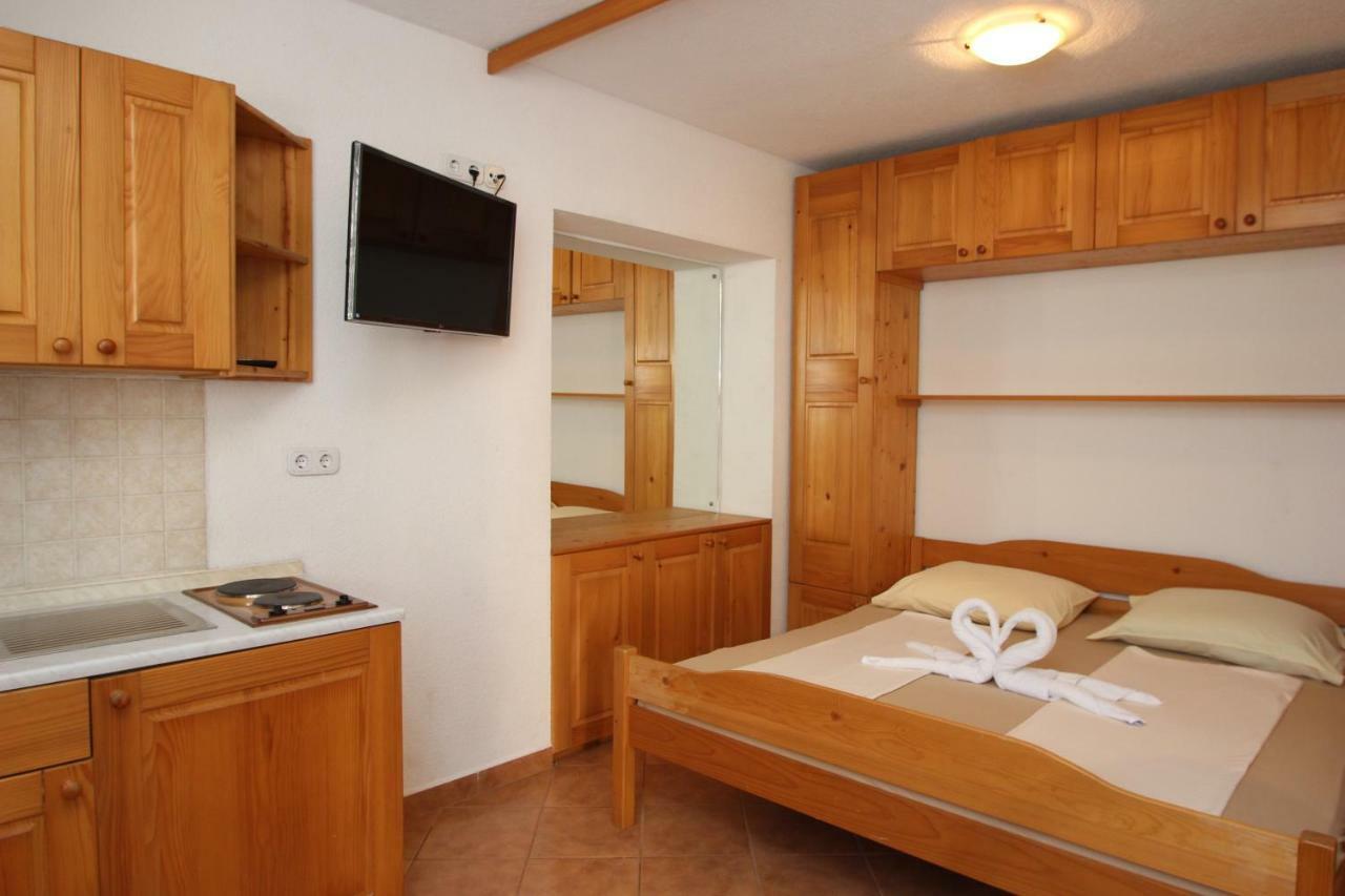 Appartments Mali Raj Vrsar Exterior photo