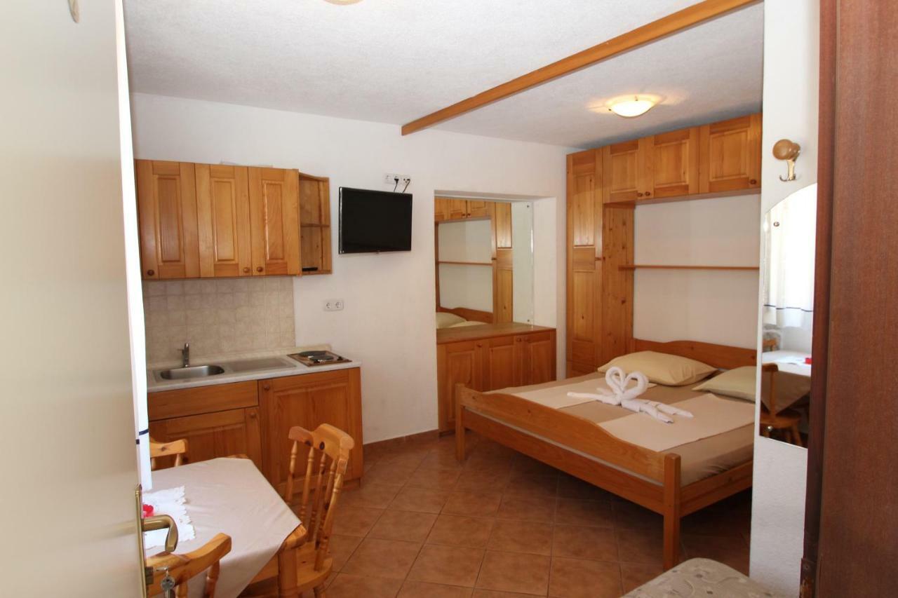 Appartments Mali Raj Vrsar Exterior photo