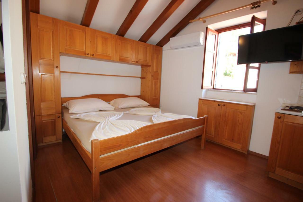 Appartments Mali Raj Vrsar Exterior photo