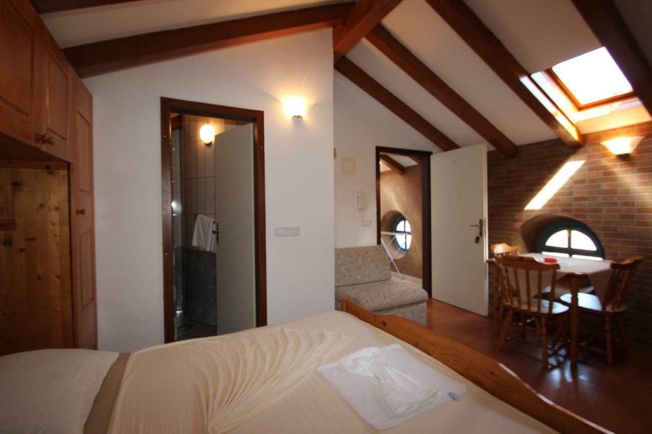 Appartments Mali Raj Vrsar Exterior photo